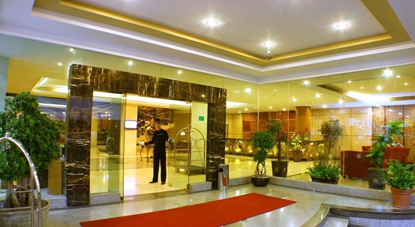 Rocky Plaza Hotel Padang Exterior foto