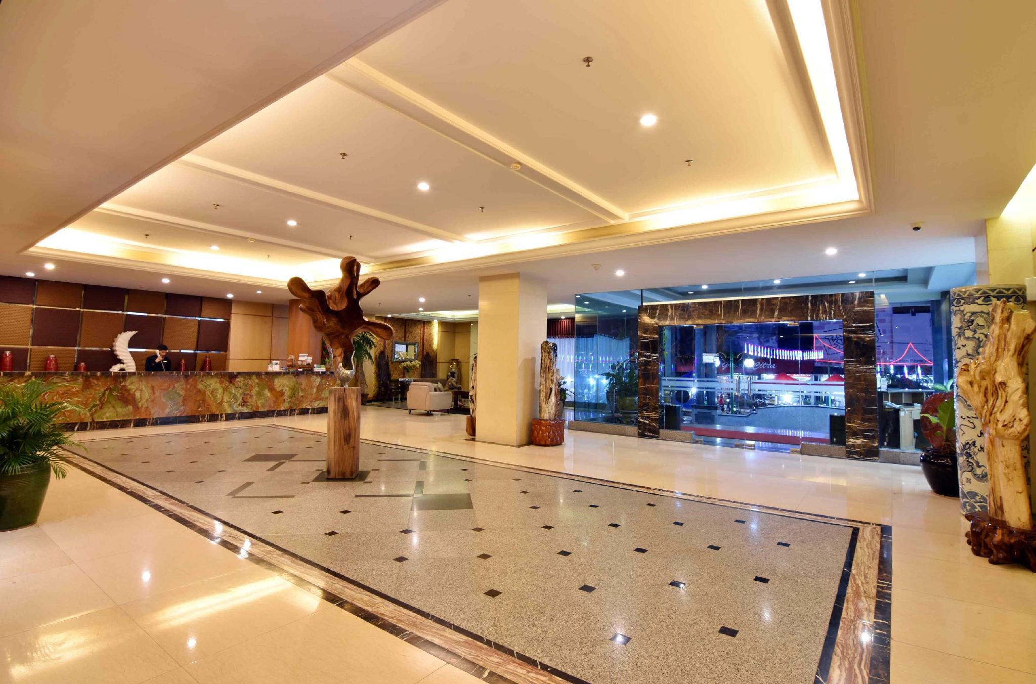 Rocky Plaza Hotel Padang Exterior foto