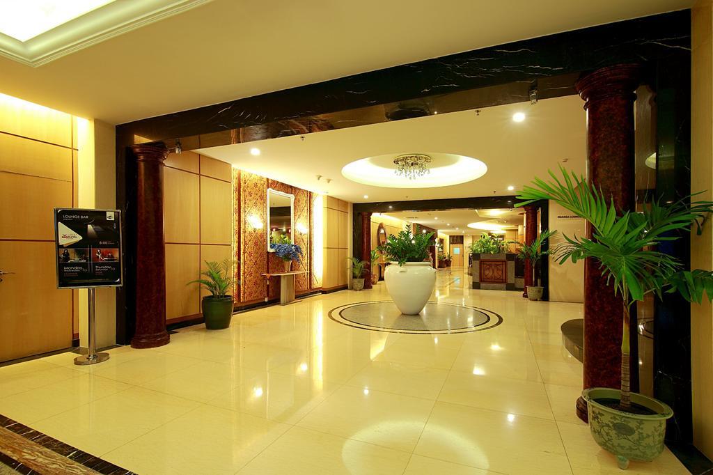 Rocky Plaza Hotel Padang Exterior foto